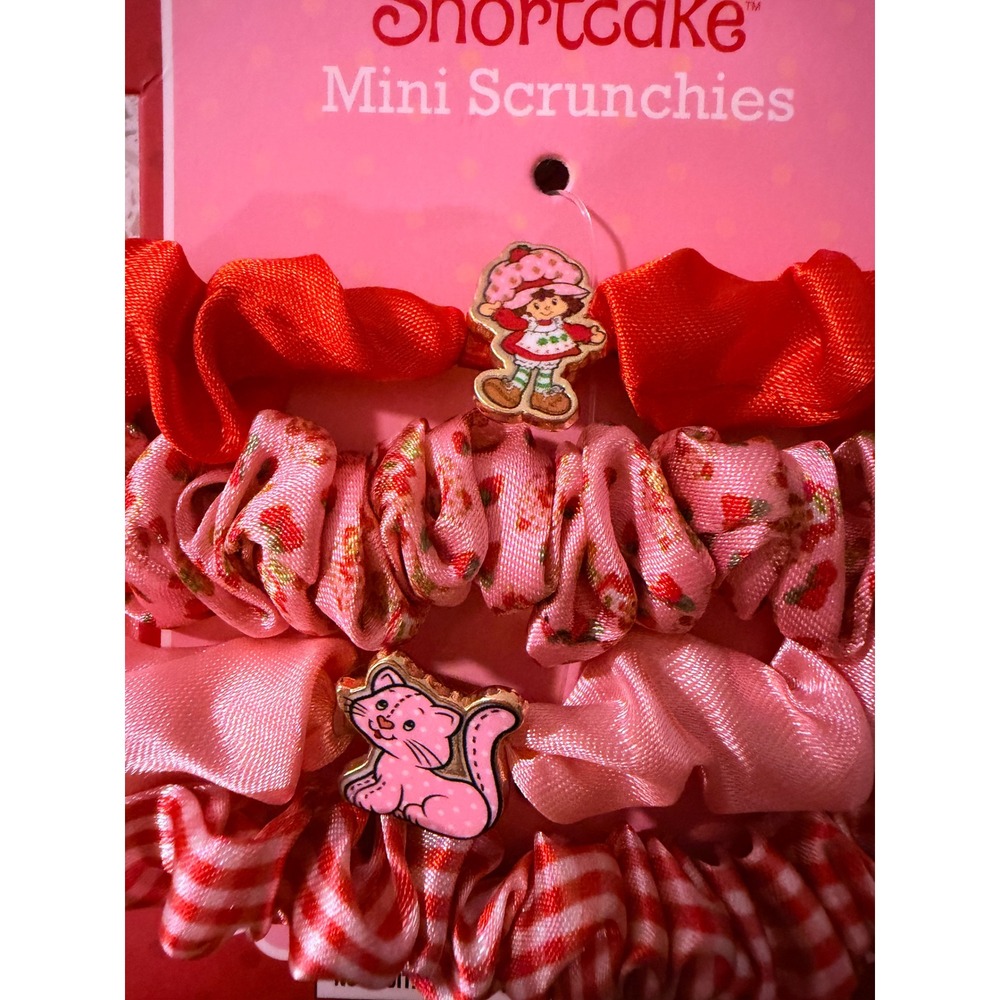 Strawberry Shortcake Mini Scrunchies 4 Pack Red Pink Gingham Floral New - Picture 2 of 3